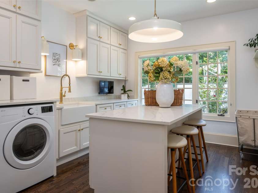 23 Cedar Hill Drive, Asheville, NC 28803.  MLS# CAR4426816, YatesRealty ID 54464. 
