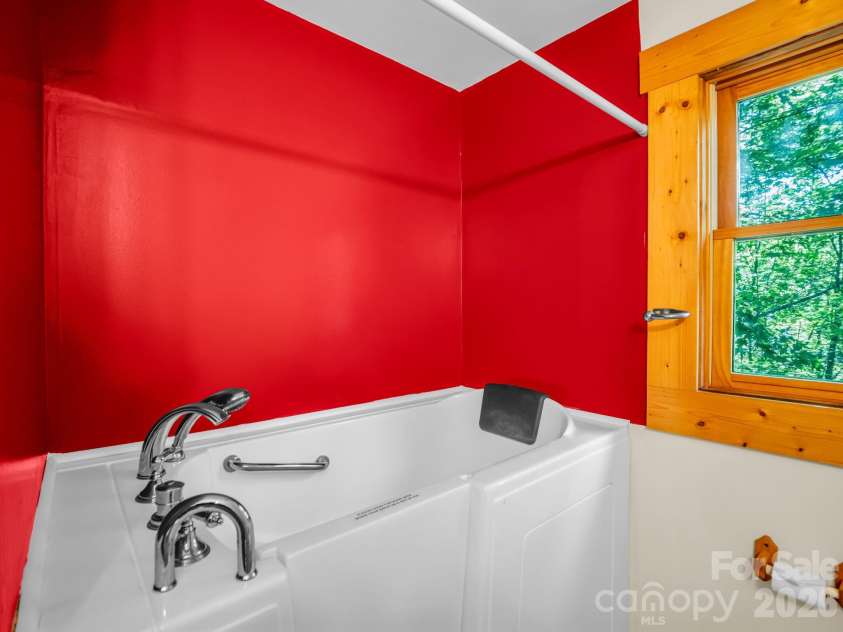 124 Starling Lane, Lake Lure, NC 28746.  MLS# CAR4430565, YatesRealty ID 54465. Upper level walk-in Tub