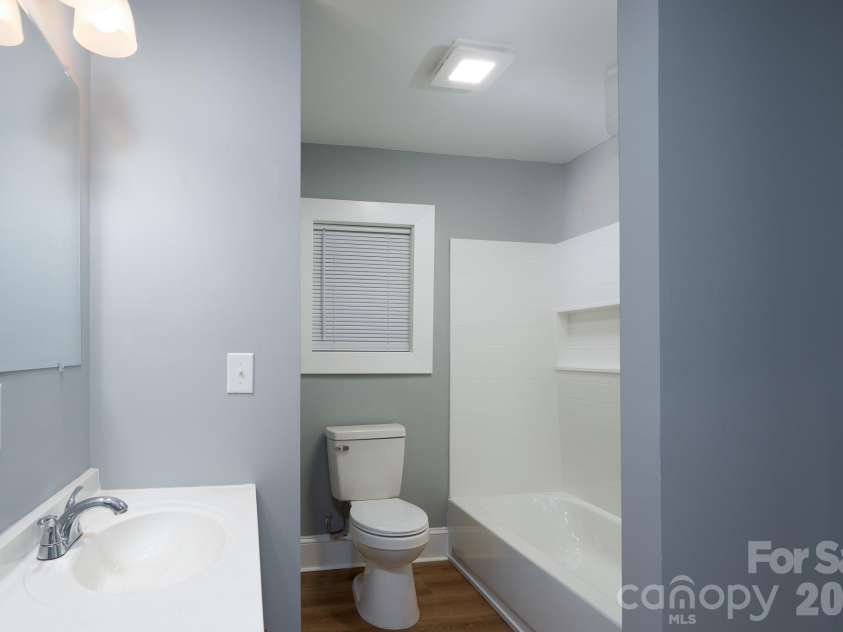 201 Cleveland Avenue, Kings Mountain, NC 28086.  MLS# CAR4427782, YatesRealty ID 54466. 