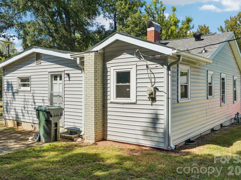 611 Clarinda Street, Rock Hill, SC 29730.  MLS# CAR4413391, YatesRealty ID 54469. 