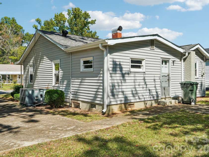 611 Clarinda Street, Rock Hill, SC 29730.  MLS# CAR4413391, YatesRealty ID 54469. 