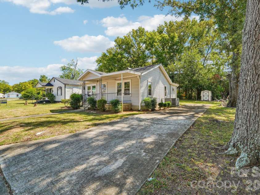 611 Clarinda Street, Rock Hill, SC 29730.  MLS# CAR4413391, YatesRealty ID 54469. 