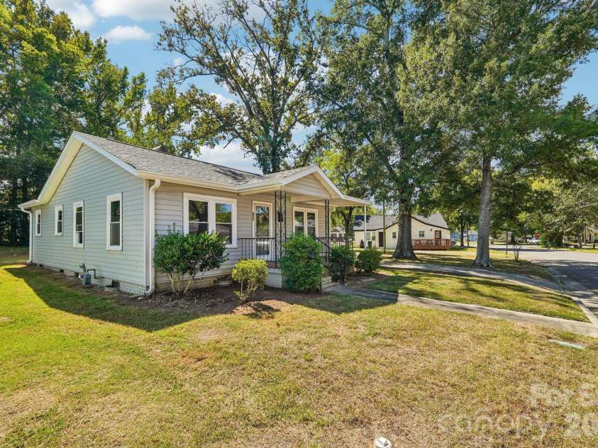 611 Clarinda Street, Rock Hill, SC 29730.  MLS# CAR4413391, YatesRealty ID 54469. 