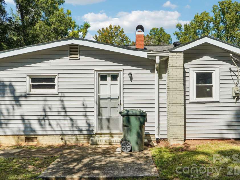 611 Clarinda Street, Rock Hill, SC 29730.  MLS# CAR4413391, YatesRealty ID 54469. 