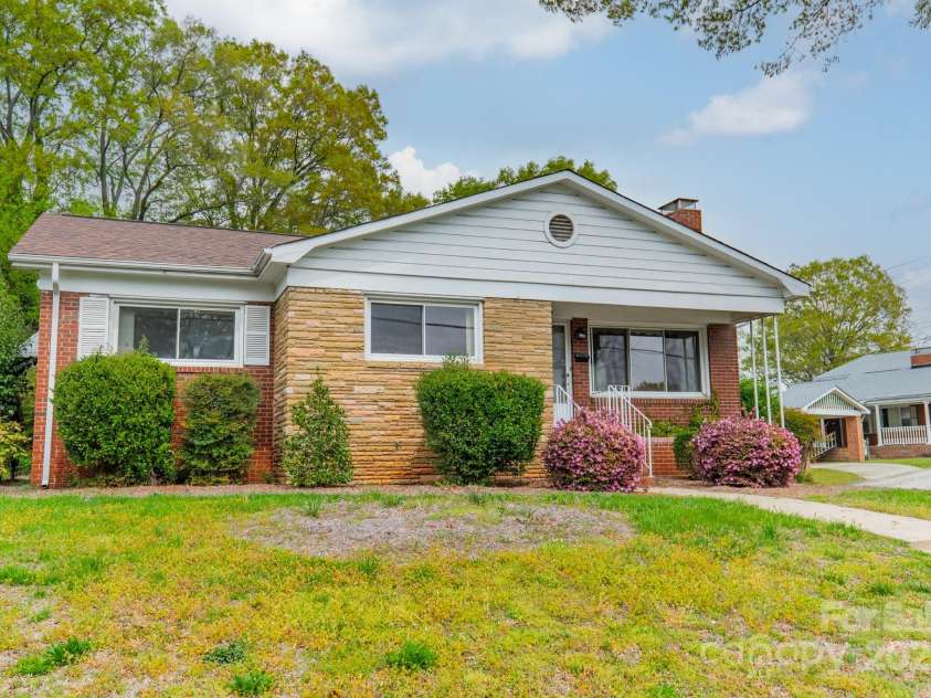 1400 Russell Avenue, Charlotte, NC 28216.  MLS# CAR4237759, YatesRealty ID 5447. Front