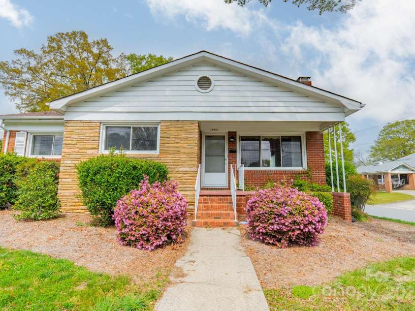 1400 Russell Avenue, Charlotte, NC 28216.  MLS# CAR4237759, YatesRealty ID 5447. Front