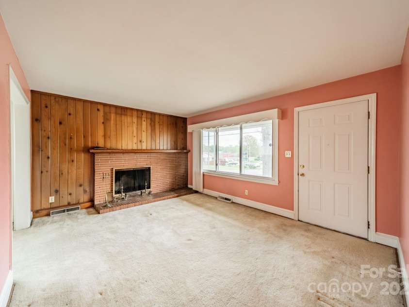 1400 Russell Avenue, Charlotte, NC 28216.  MLS# CAR4237759, YatesRealty ID 5447. Living