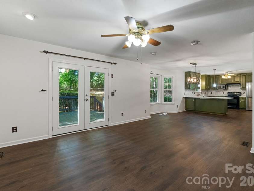 8327 Loma Linda Loop, Waxhaw, NC 28173.  MLS# CAR4430270, YatesRealty ID 54470. 