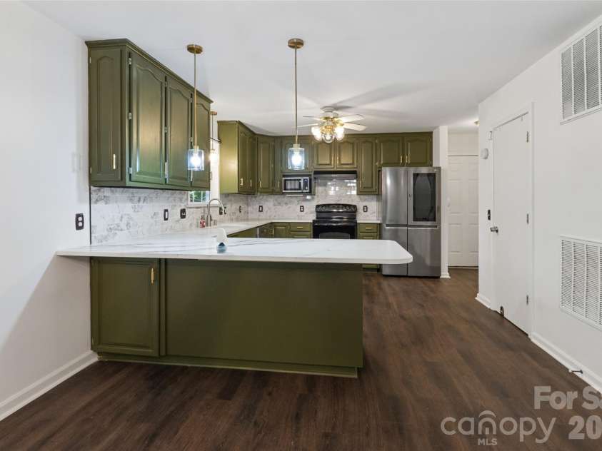 8327 Loma Linda Loop, Waxhaw, NC 28173.  MLS# CAR4430270, YatesRealty ID 54470. 