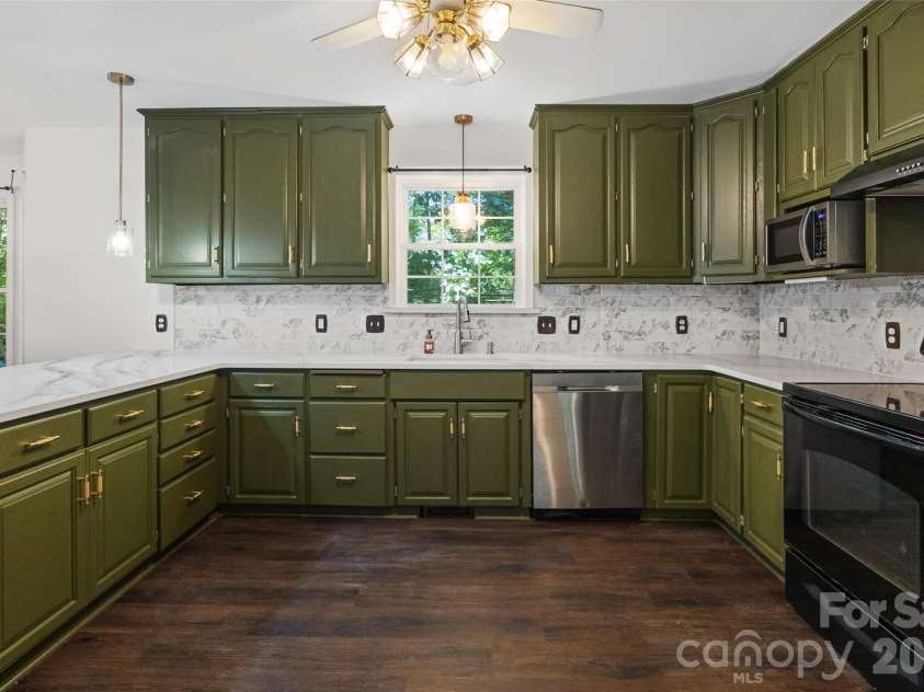 8327 Loma Linda Loop, Waxhaw, NC 28173.  MLS# CAR4430270, YatesRealty ID 54470. 