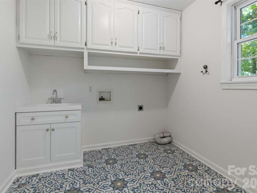 8327 Loma Linda Loop, Waxhaw, NC 28173.  MLS# CAR4430270, YatesRealty ID 54470. 