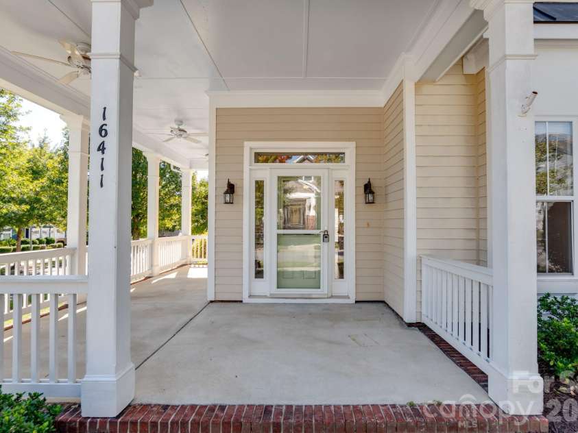 16411 Leavitt Lane, Davidson, NC 28036.  MLS# CAR4429134, YatesRealty ID 54472. 