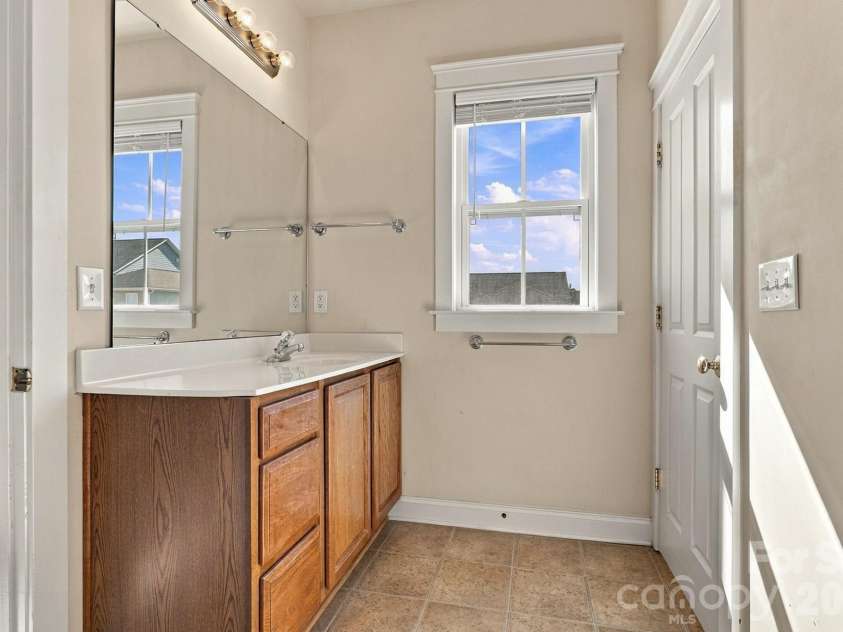 16411 Leavitt Lane, Davidson, NC 28036.  MLS# CAR4429134, YatesRealty ID 54472. 