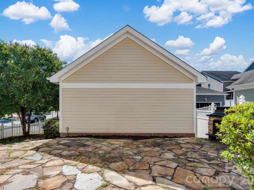 16411 Leavitt Lane, Davidson, NC 28036.  MLS# CAR4429134, YatesRealty ID 54472. 