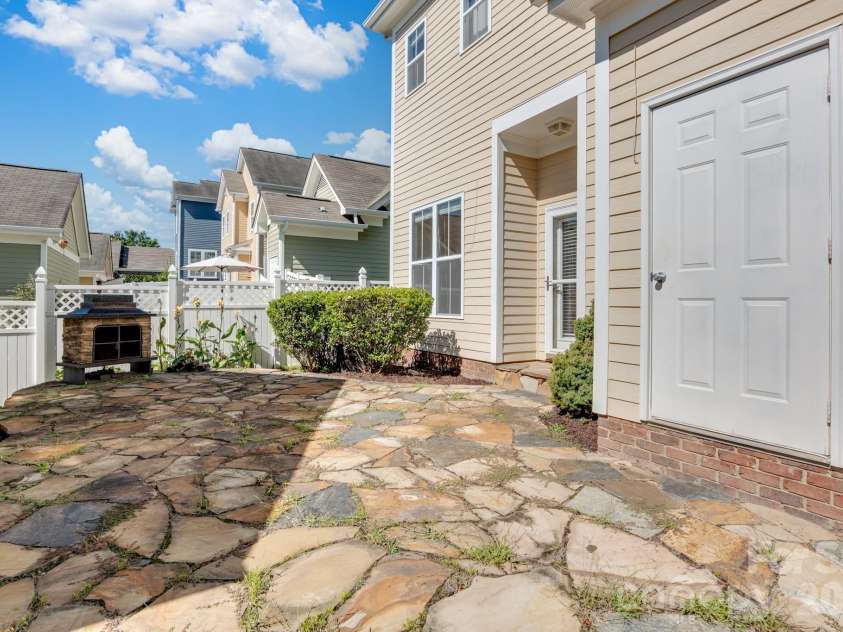 16411 Leavitt Lane, Davidson, NC 28036.  MLS# CAR4429134, YatesRealty ID 54472. 