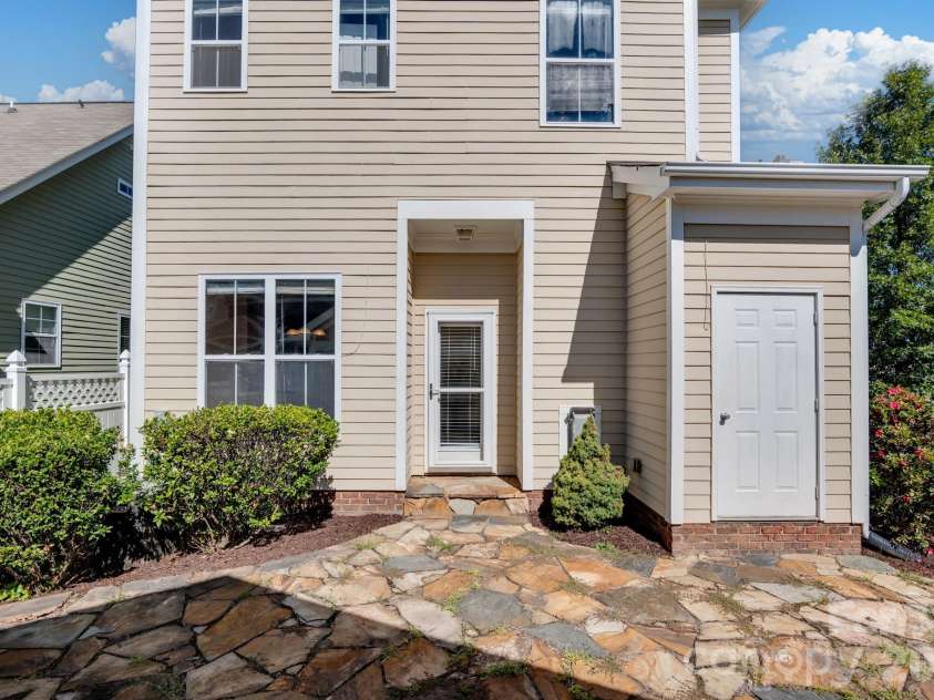 16411 Leavitt Lane, Davidson, NC 28036.  MLS# CAR4429134, YatesRealty ID 54472. 