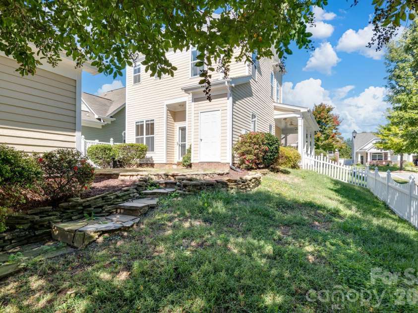 16411 Leavitt Lane, Davidson, NC 28036.  MLS# CAR4429134, YatesRealty ID 54472. 