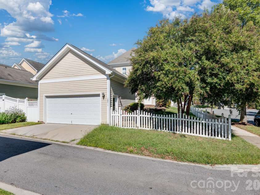 16411 Leavitt Lane, Davidson, NC 28036.  MLS# CAR4429134, YatesRealty ID 54472. 