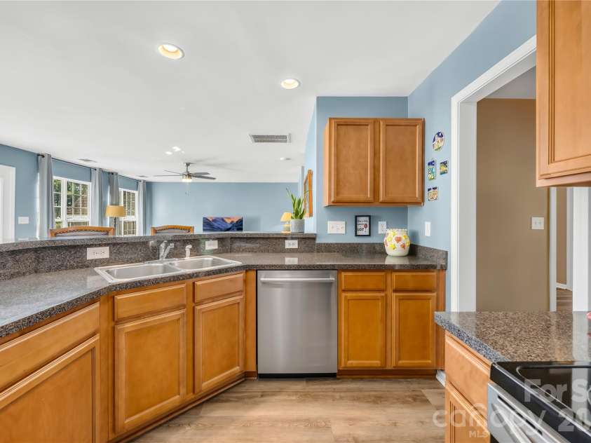 19822 Davidson Concord Road, Davidson, NC 28036.  MLS# CAR4429435, YatesRealty ID 54473. Kitchen view