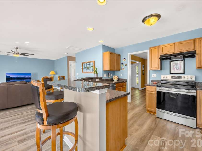 19822 Davidson Concord Road, Davidson, NC 28036.  MLS# CAR4429435, YatesRealty ID 54473. Kitchen view