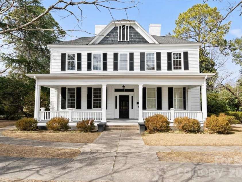 310 Kershaw Street, Cheraw, SC 29520.  MLS# CAR4430970, YatesRealty ID 54474. 