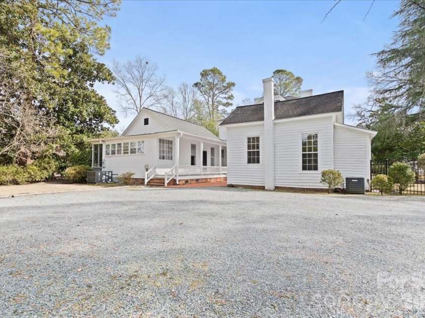 310 Kershaw Street, Cheraw, SC 29520.  MLS# CAR4430970, YatesRealty ID 54474. 