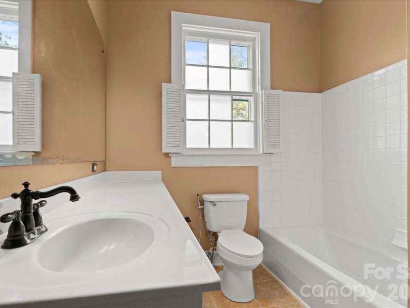 310 Kershaw Street, Cheraw, SC 29520.  MLS# CAR4430970, YatesRealty ID 54474. 
