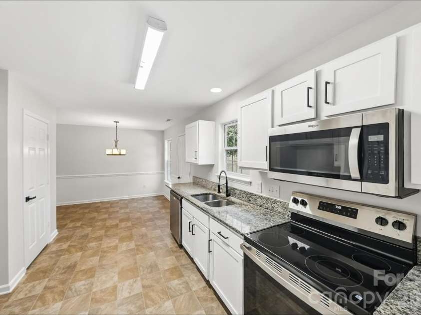 3139 Reid Brook Lane, Charlotte, NC 28208.  MLS# CAR4429834, YatesRealty ID 54478. 