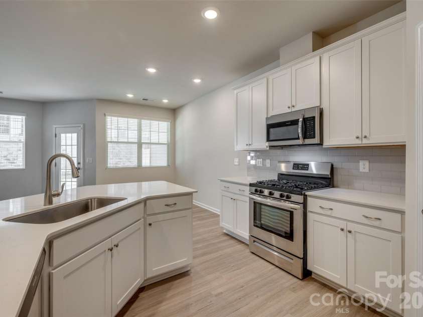 807 Gable Oak Lane, Fort Mill, SC 29708.  MLS# CAR4429749, YatesRealty ID 54480. 