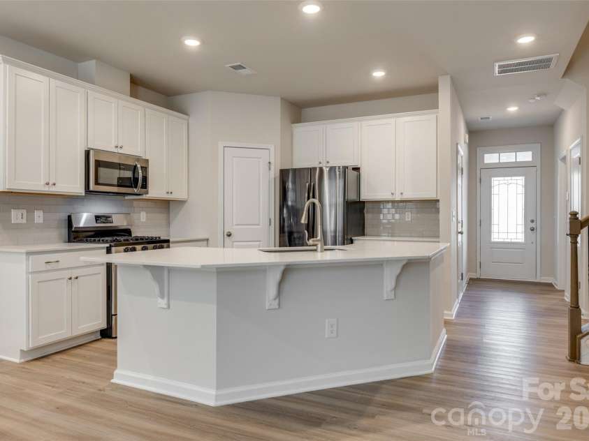 807 Gable Oak Lane, Fort Mill, SC 29708.  MLS# CAR4429749, YatesRealty ID 54480. 