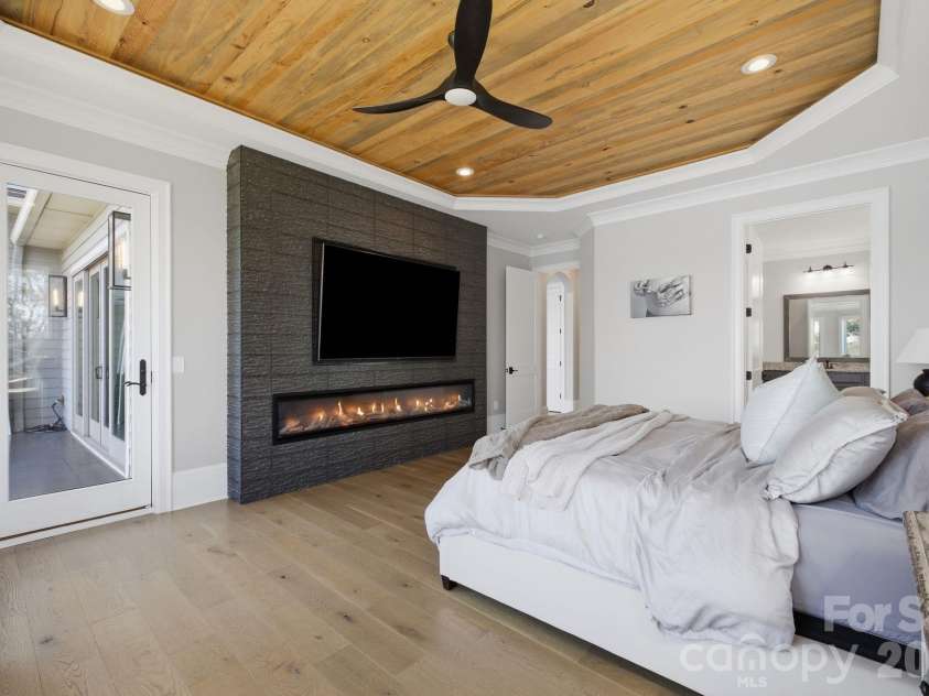 112 Birdsong Lane, Mooresville, NC 28117.  MLS# CAR4430430, YatesRealty ID 54482. Main level primary bedroom.