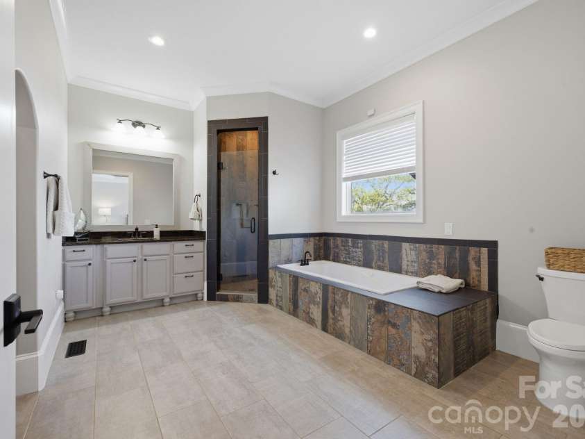 112 Birdsong Lane, Mooresville, NC 28117.  MLS# CAR4430430, YatesRealty ID 54482. Secondary primary bath.