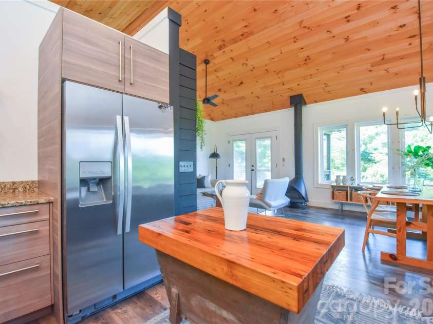 119 Loggers Trail, Blowing Rock, NC 28605.  MLS# CAR4425404, YatesRealty ID 54483. 