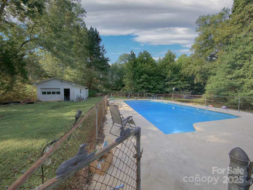 3119 Hickory Highway, Statesville, NC 28677.  MLS# CAR4161223, YatesRealty ID 5449. 