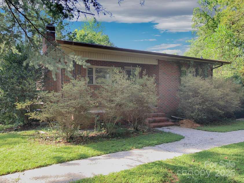 3119 Hickory Highway, Statesville, NC 28677.  MLS# CAR4161223, YatesRealty ID 5449. 