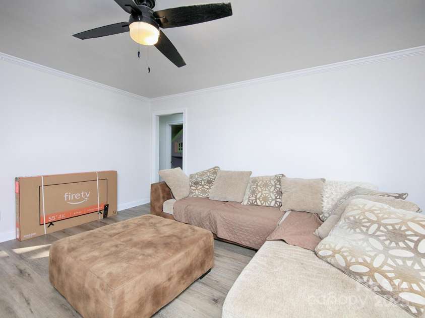 3119 Hickory Highway, Statesville, NC 28677.  MLS# CAR4161223, YatesRealty ID 5449. Living room on main