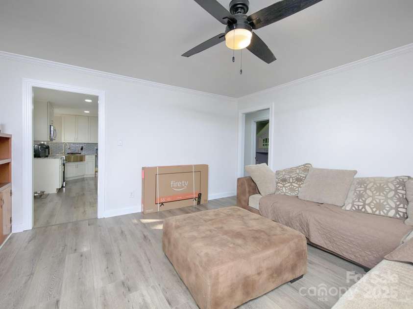 3119 Hickory Highway, Statesville, NC 28677.  MLS# CAR4161223, YatesRealty ID 5449. Living room on main