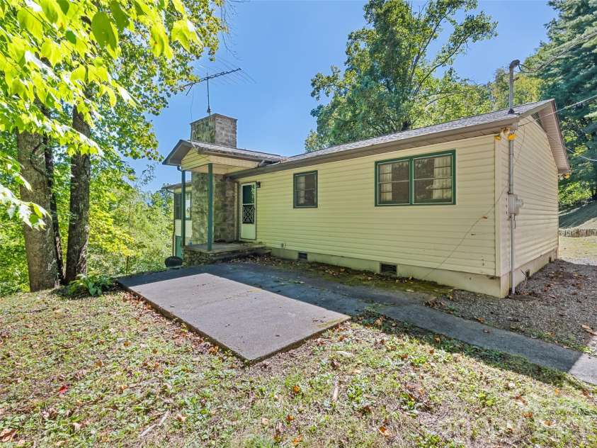 54 Twilight Lane, Sylva, NC 28779.  MLS# CAR4430916, YatesRealty ID 54490. 