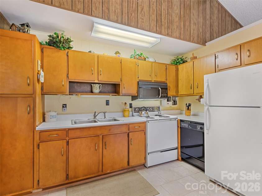 54 Twilight Lane, Sylva, NC 28779.  MLS# CAR4430916, YatesRealty ID 54490. 