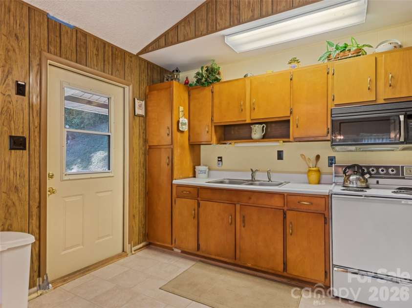 54 Twilight Lane, Sylva, NC 28779.  MLS# CAR4430916, YatesRealty ID 54490. 