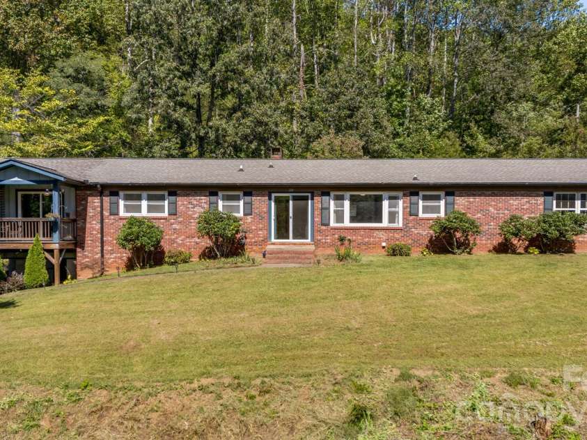226 Mills Gap Road, Asheville, NC 28803.  MLS# CAR4422798, YatesRealty ID 54493. 