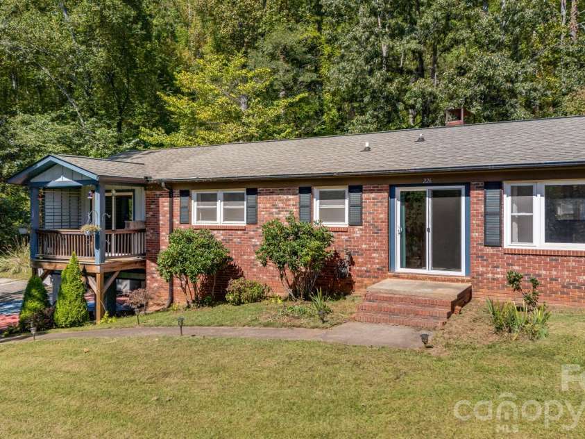 226 Mills Gap Road, Asheville, NC 28803.  MLS# CAR4422798, YatesRealty ID 54493. 