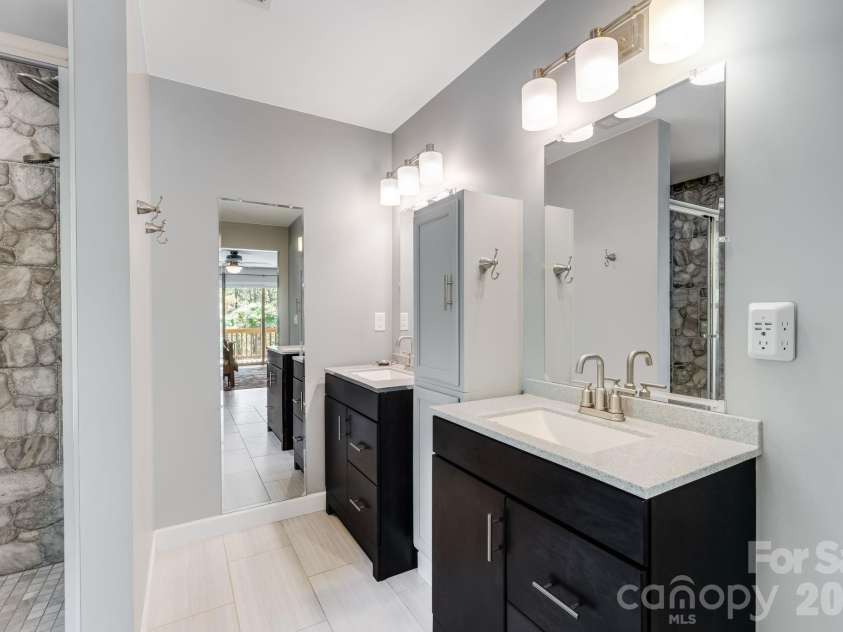 226 Mills Gap Road, Asheville, NC 28803.  MLS# CAR4422798, YatesRealty ID 54493. 