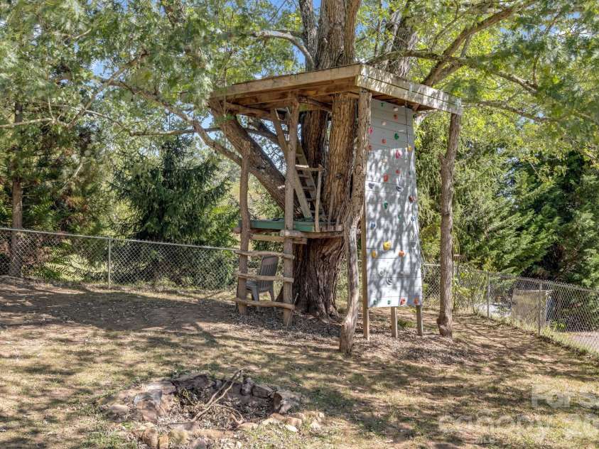 226 Mills Gap Road, Asheville, NC 28803.  MLS# CAR4422798, YatesRealty ID 54493. 