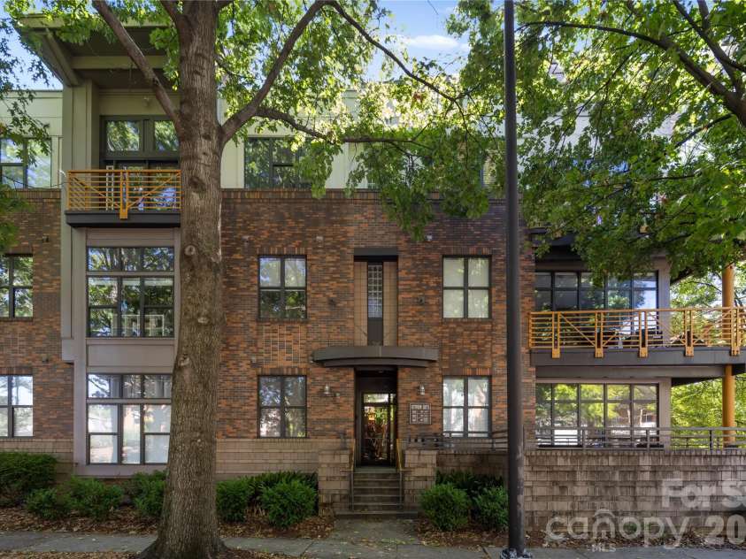 708 Davidson Street, Charlotte, NC 28202.  MLS# CAR4430598, YatesRealty ID 54497. Front entrance of the building