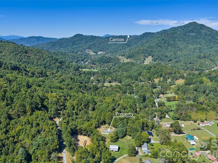 60 Spring Mountain Drive, Canton, NC 28716.  MLS# CAR4419213, YatesRealty ID 54498. Canton is a short drive