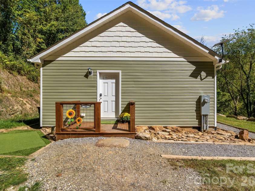 60 Spring Mountain Drive, Canton, NC 28716.  MLS# CAR4419213, YatesRealty ID 54498. Front entry