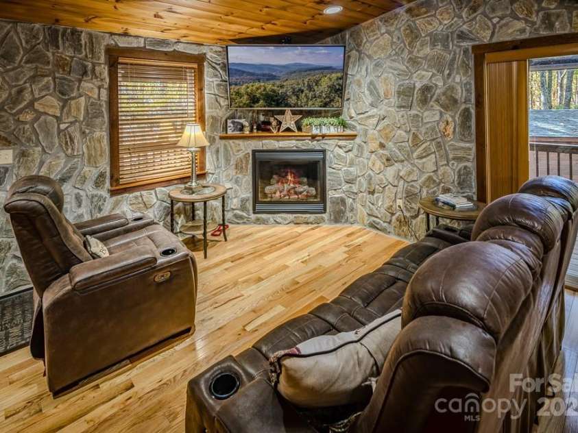 719 Pine Ridge Road, Beech Mountain, NC 28604.  MLS# CAR4315969, YatesRealty ID 545. 