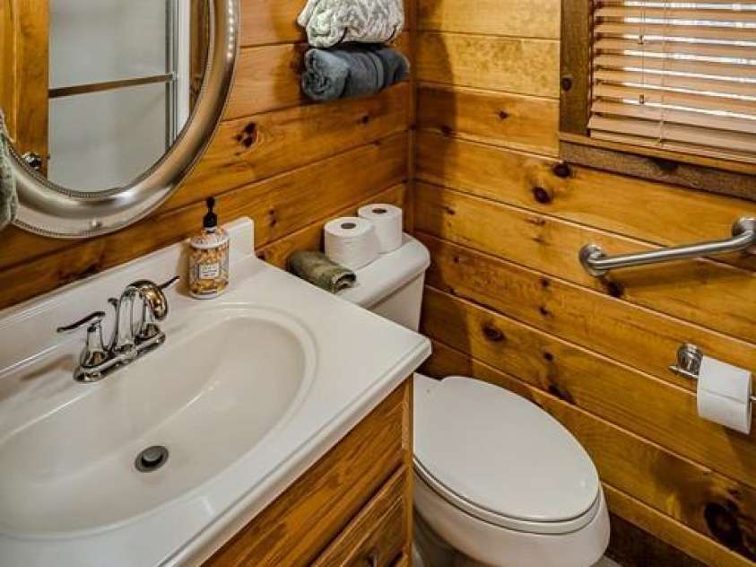 719 Pine Ridge Road, Beech Mountain, NC 28604.  MLS# CAR4315969, YatesRealty ID 545. 