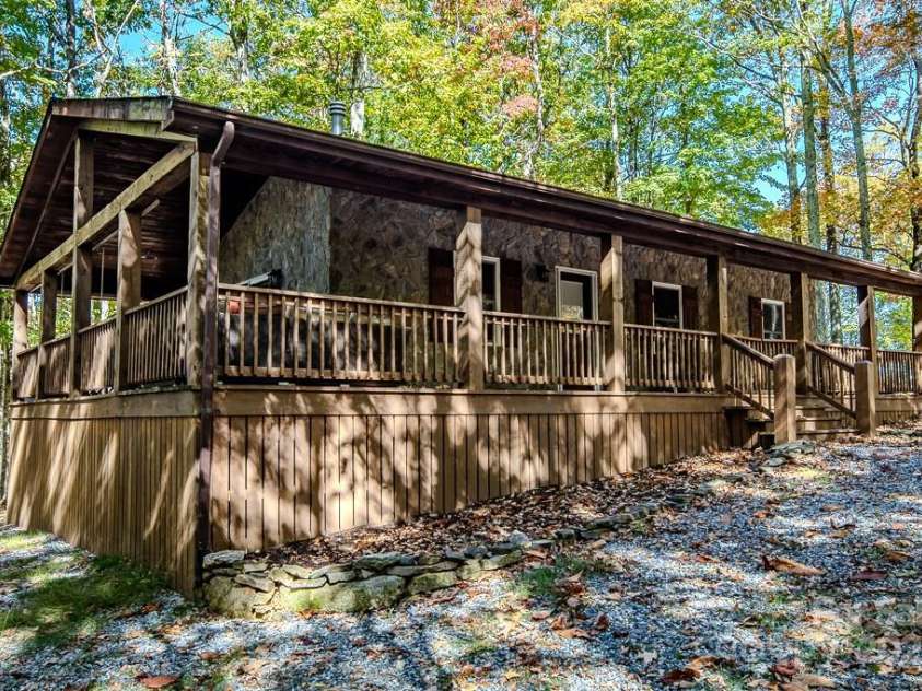 719 Pine Ridge Road, Beech Mountain, NC 28604.  MLS# CAR4315969, YatesRealty ID 545. 